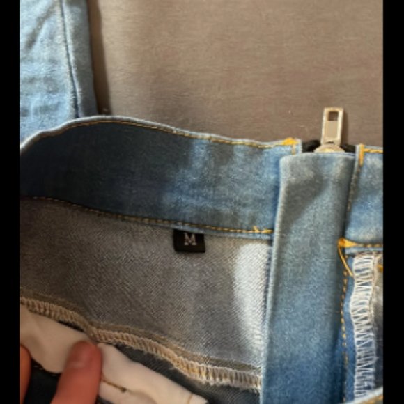 light wash jeans with back zipper - Picture 2 of 5